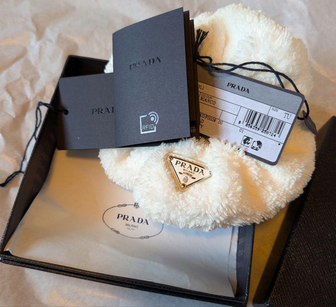 限定値下げ　正規品　PRADA プラダ　シュシュ　ホワイト