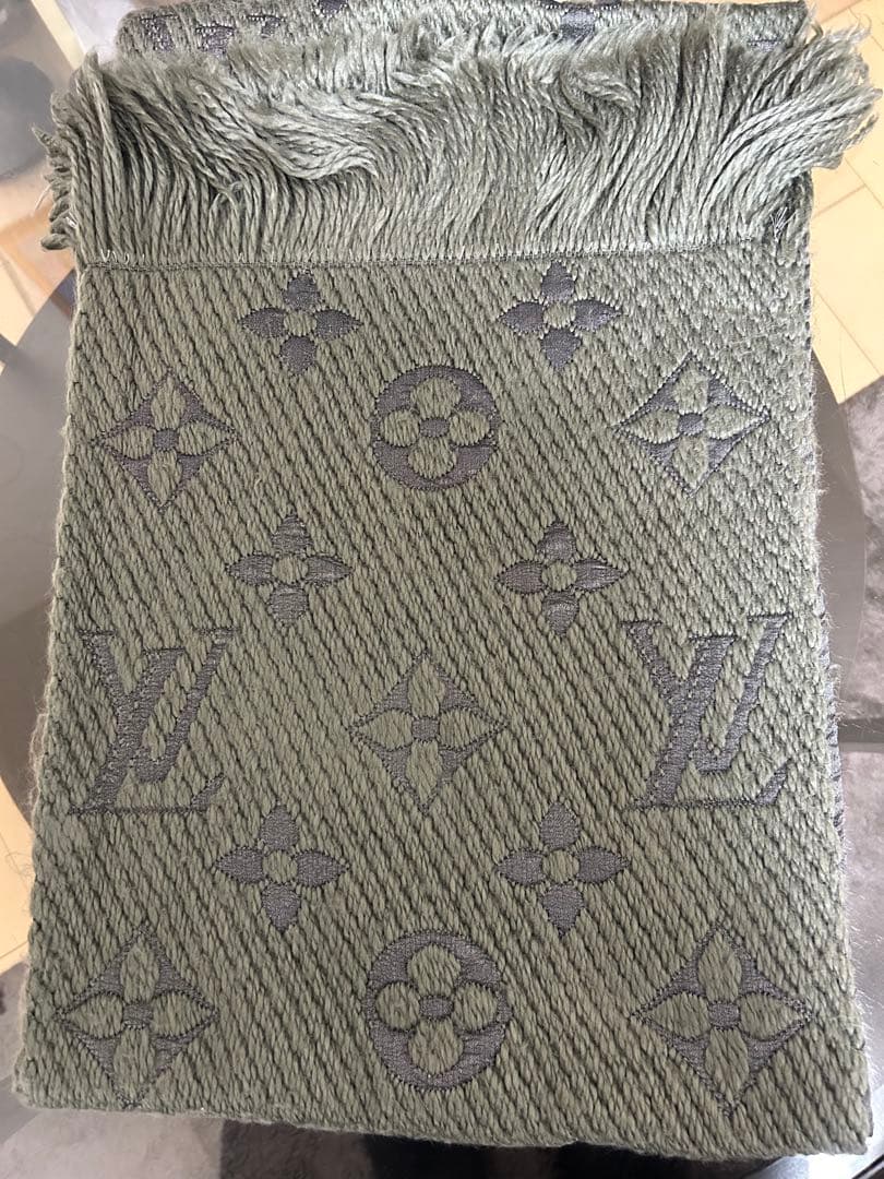 Louis Vuitton オリーブグリーン マフラー