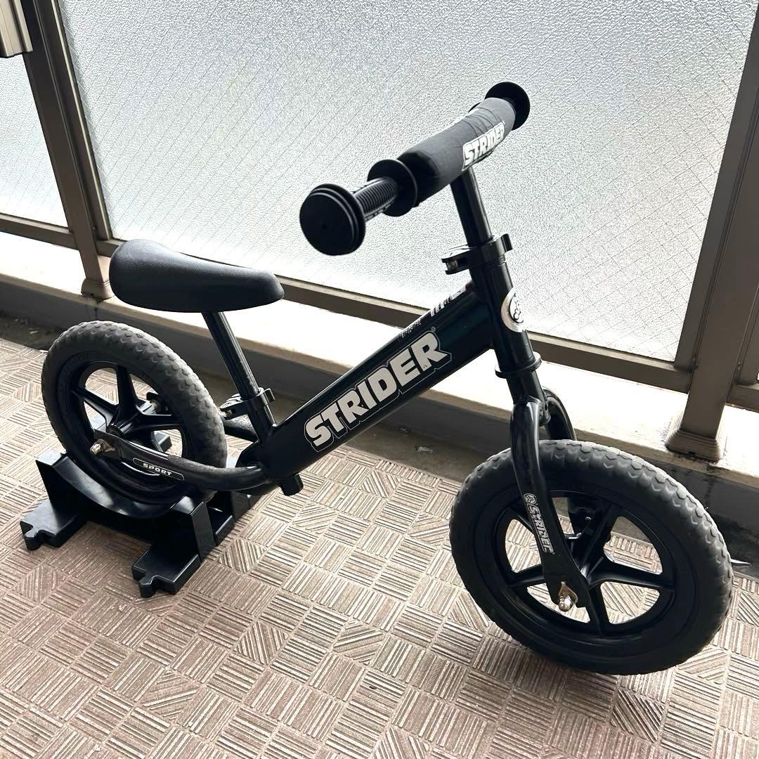 【純正スタンド付】ストライダー スポーツモデル 12インチ ブラック 日本正規品