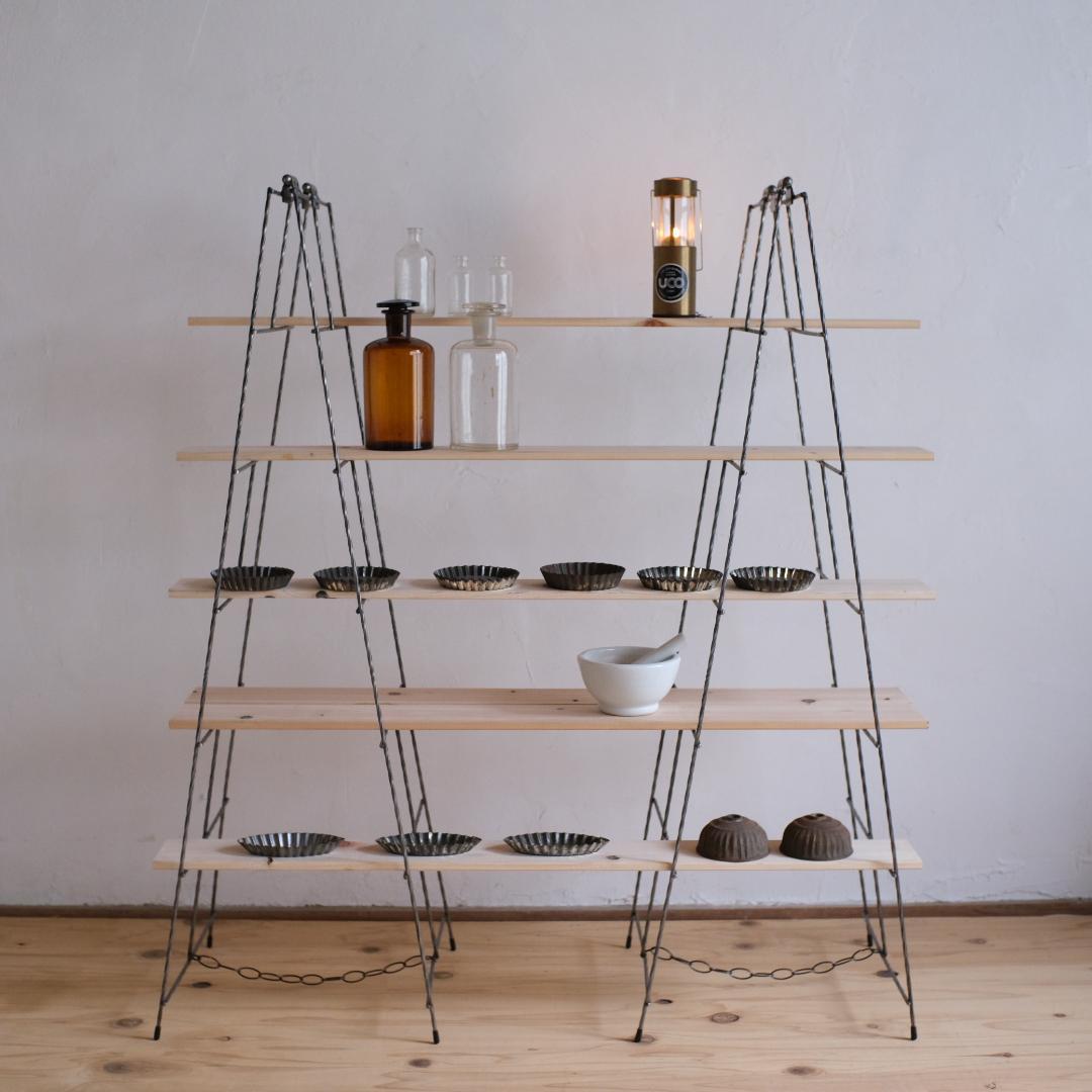 無骨なアイアン脚＆ウッドの飾り棚ｐイベント什器　アトリエ ラック