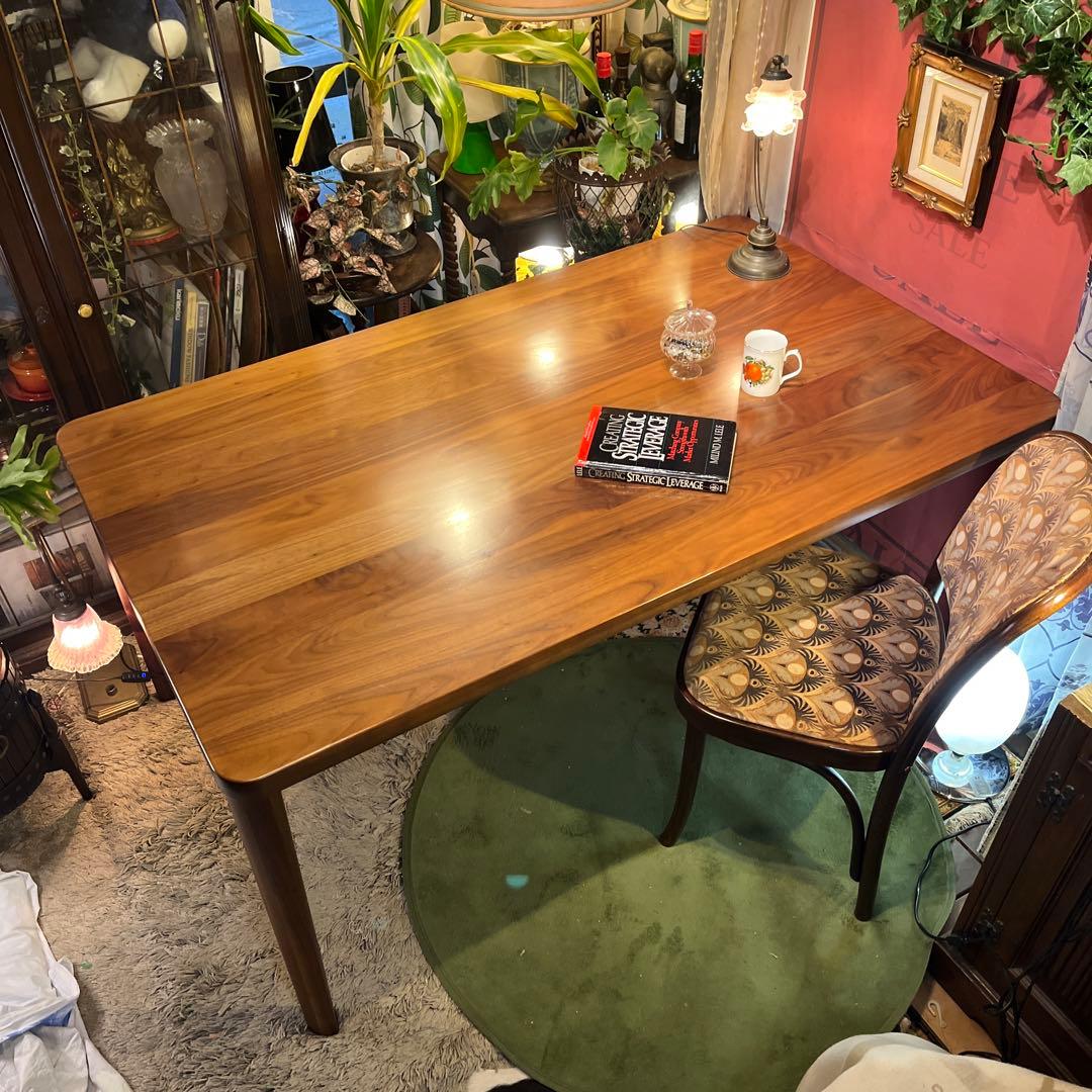 カリモク　ウォールナットソリッド　ダイニングテーブル