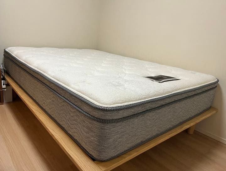 シモンズマットレス　ダブル　ほぼ新品