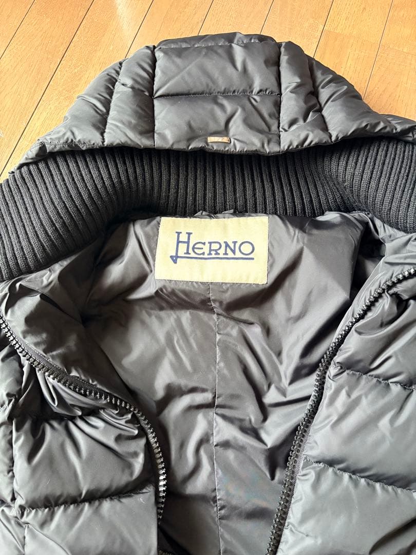 Hernoフード付き ブラック ダウンジャケットM