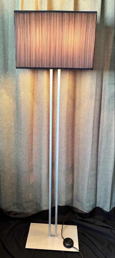 ヤマギワ　BAUMN　フロアランプ　高さ160cm