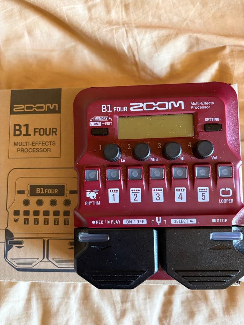 ベース 3 ZOOM B1 FOUR