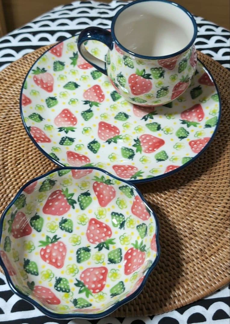 苺、ポーランド食器、ポーリッシュポタリー、ツェラミカ、マリアンナ社、セラミカ