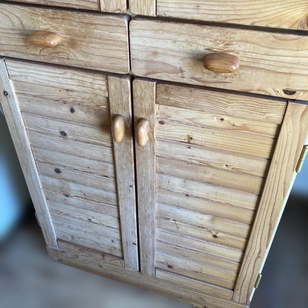 ガラス扉食器棚　パイン材