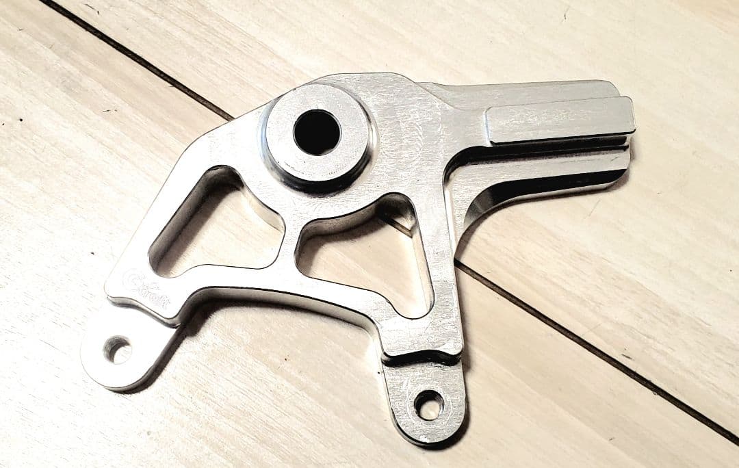 Gクラフト エイプ用 カニブレンボ用リヤキャリパーサポート