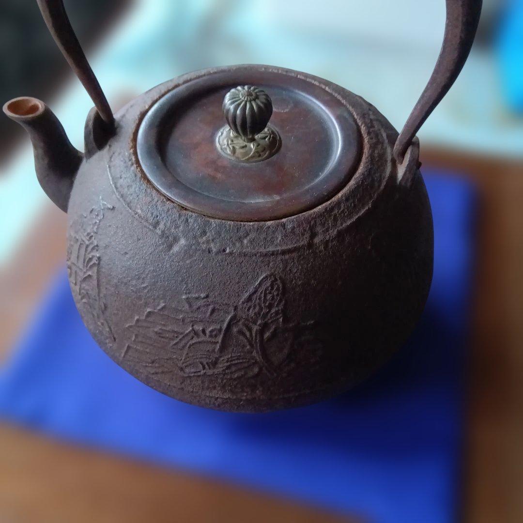 鉄製鉄瓶 浮彫りデザイン