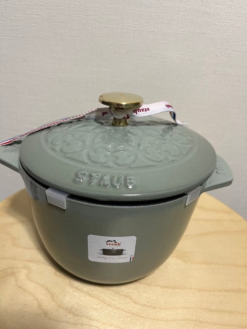 直営店限定カラー☆staub GOHAN M ユーカリ　リリー