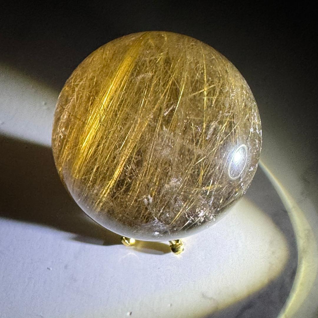 金運アップ◇ゴールドルチルクォーツ（虹入り）◇丸玉　約39.5㎜
