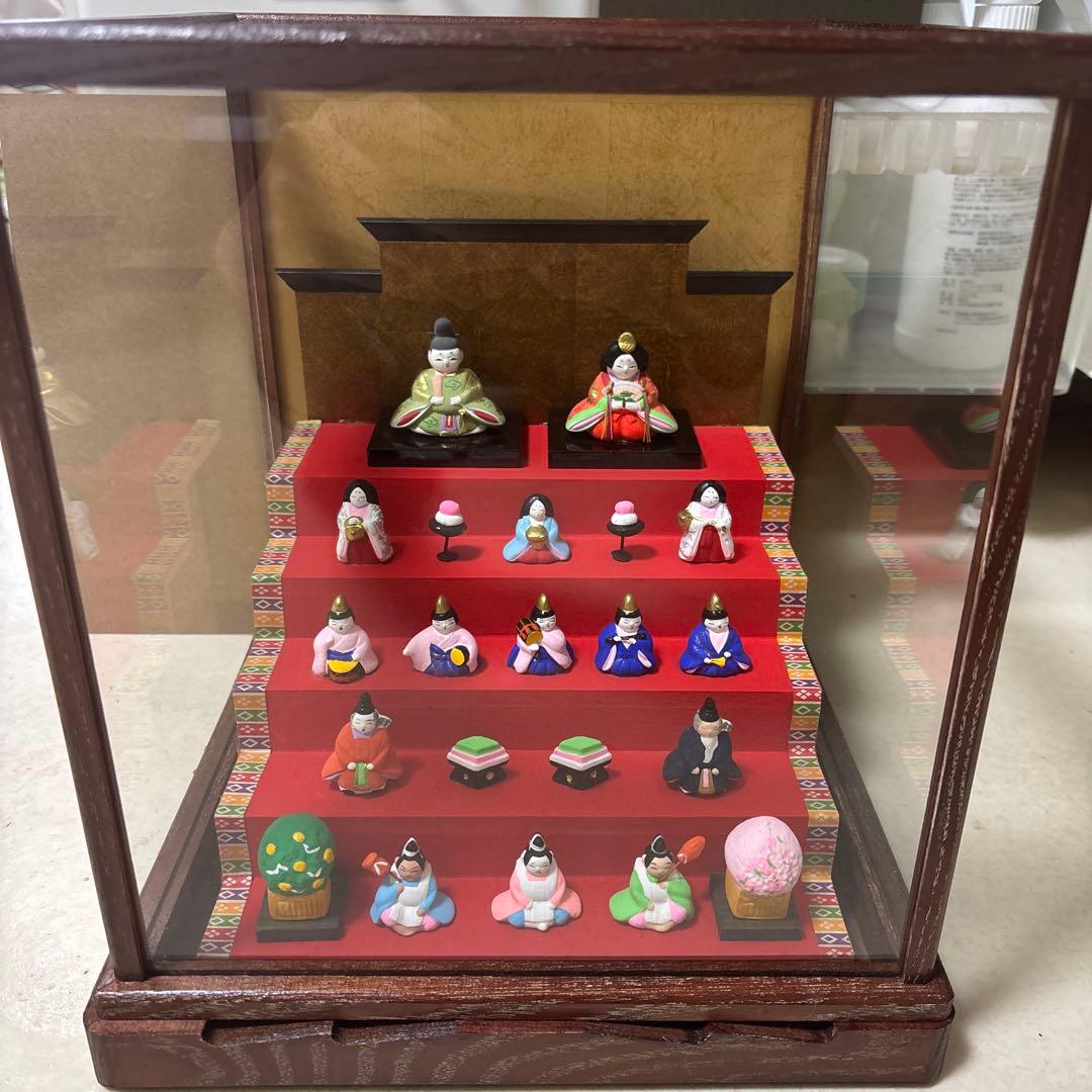 伝統的な雛人形 5段 ガラスケース付き