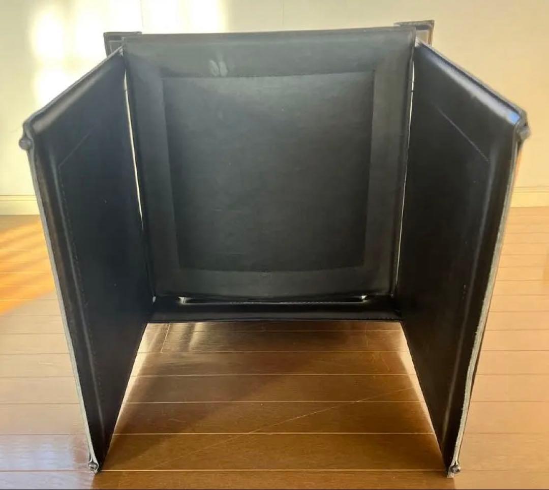 黒いアームチェア レザー モダンデザイン