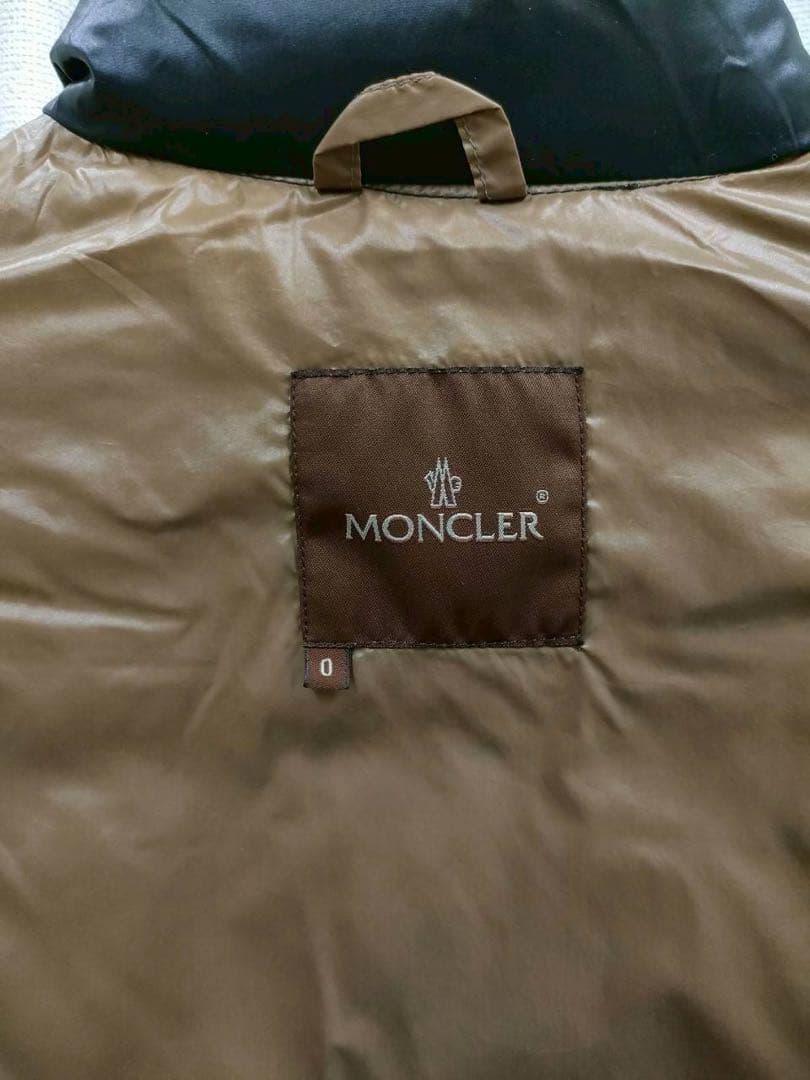 定価　１５万円　モンクレール ダウン　ブラウン系 ショート丈 正規品 レディース