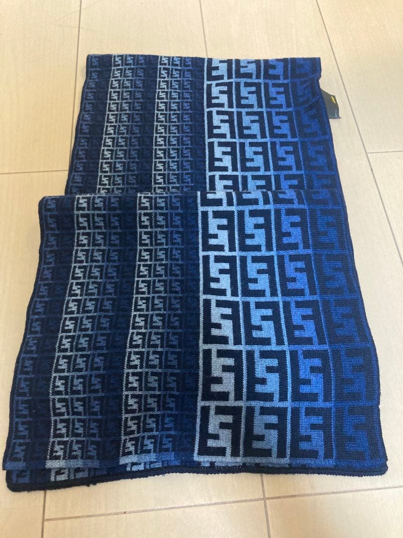 FENDI マフラー　メンズマフラー