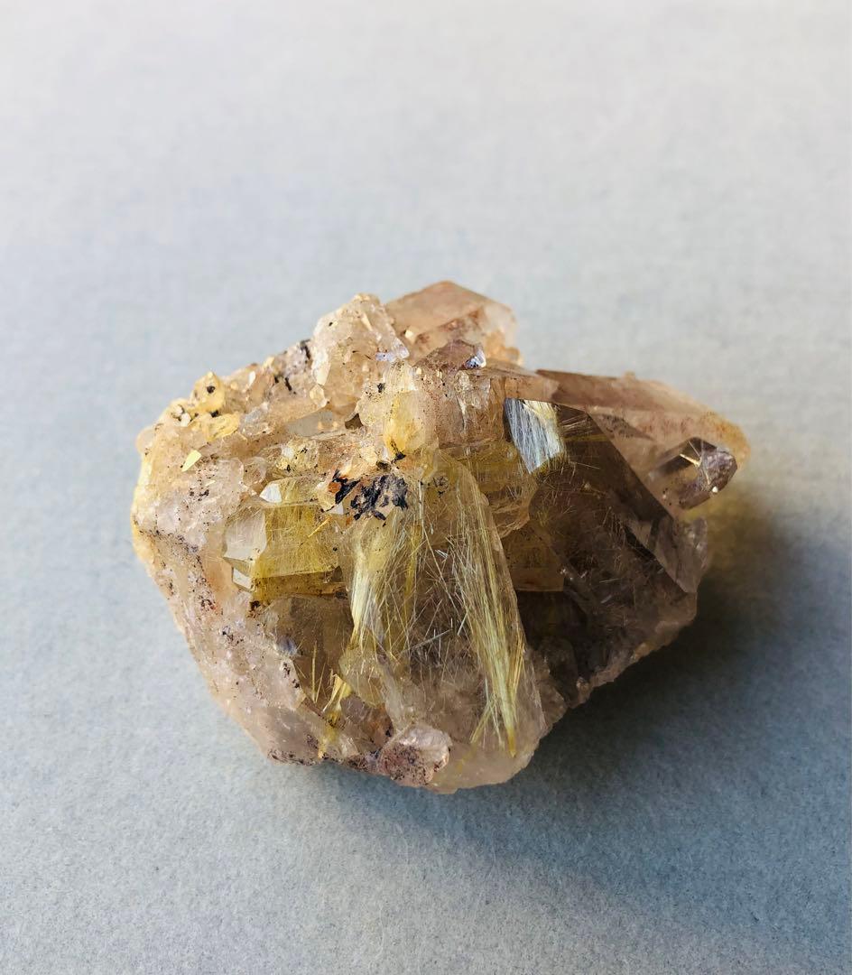 天然石ルチルクォーツ原石　針水晶ルース　ゴールデンルチルクォーツ置物　金運No1