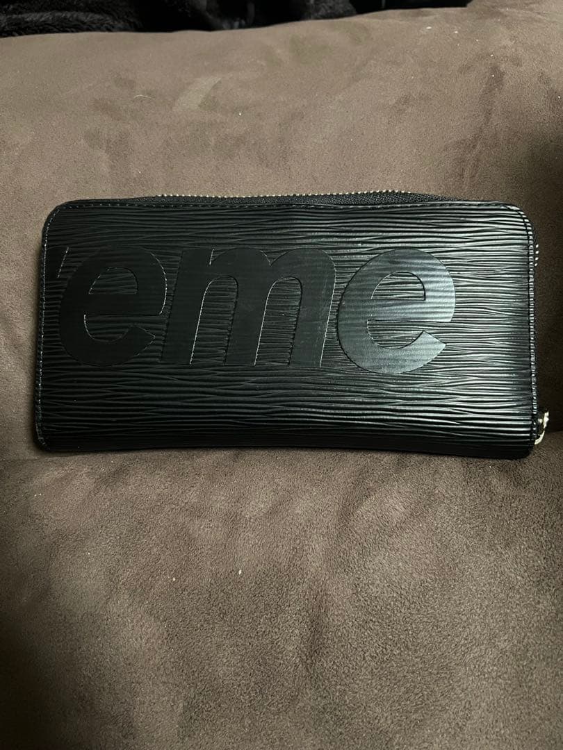 ブラック ラウンドファスナー 長財布 型押し レザー調