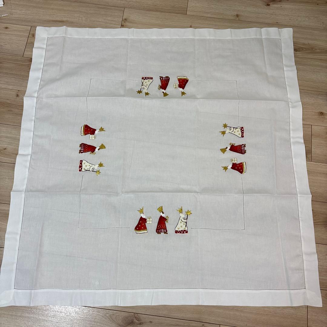 ベトナム手刺繍　テーブルクロス