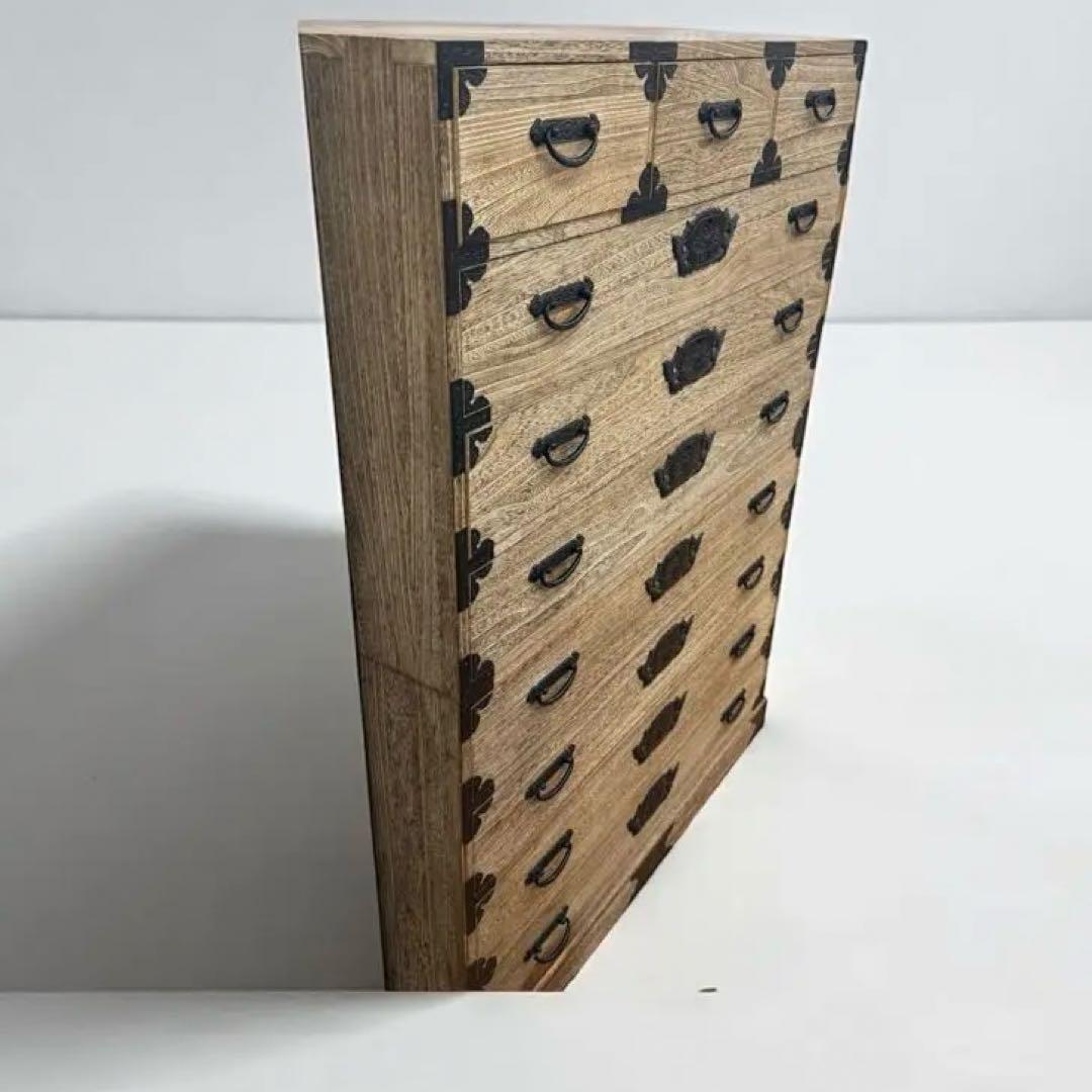 中古　国産　職人手造り　凝った金具が目を引く総桐箪笥