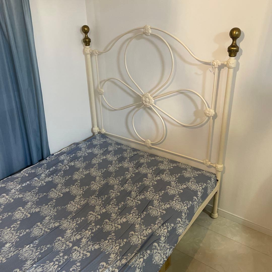 説明書有り　ローラアシュレイ　セミダブルベッドフレーム ホワイト