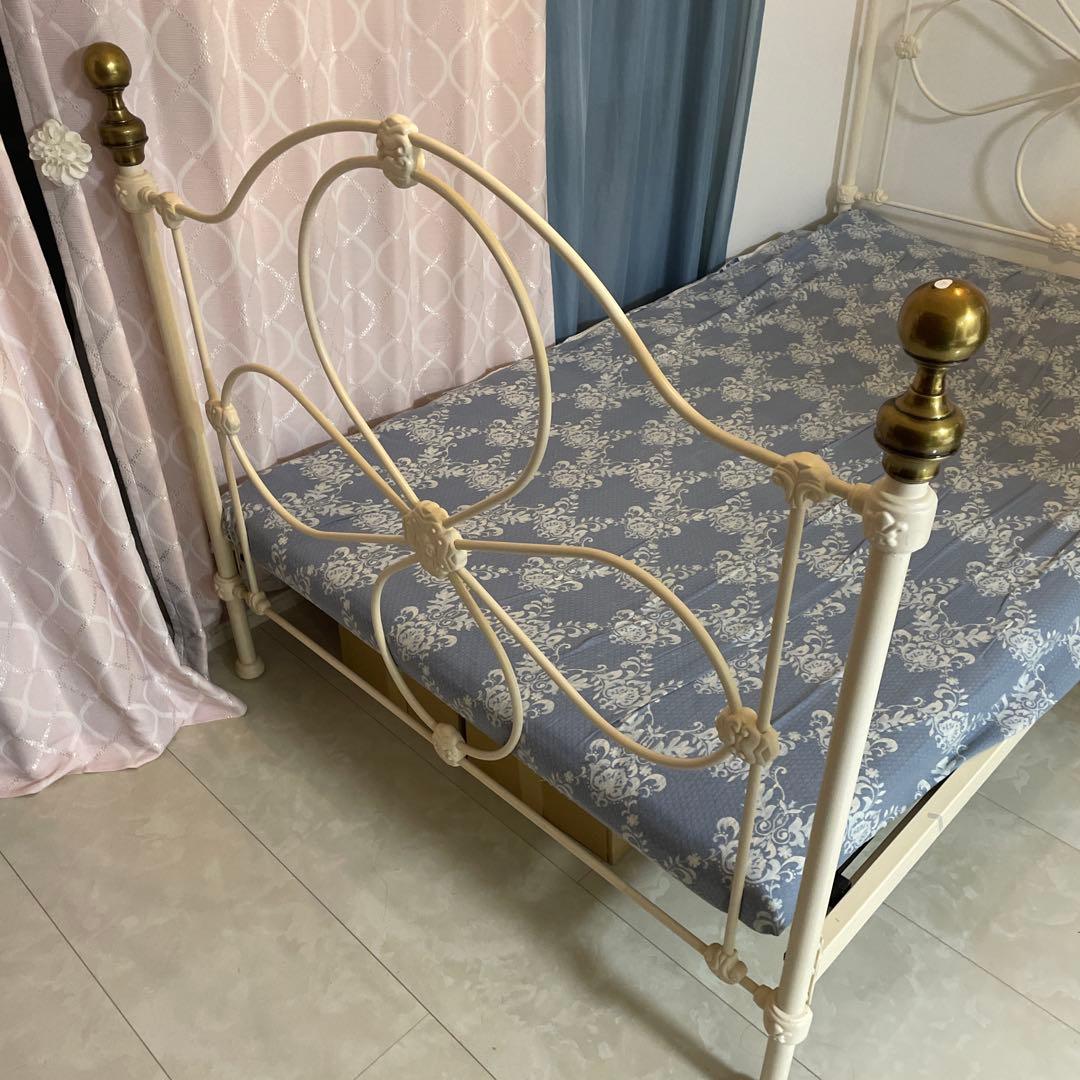 説明書有り　ローラアシュレイ　セミダブルベッドフレーム ホワイト