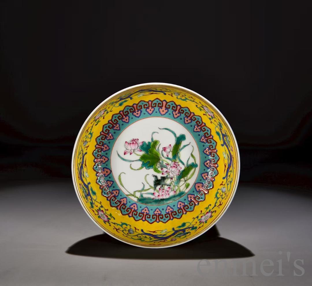 中国古美術・清乾隆・黄地粉彩蓮趣描金水洗・粉彩・唐物・水洗・蓮花紋・金彩・古陶磁
