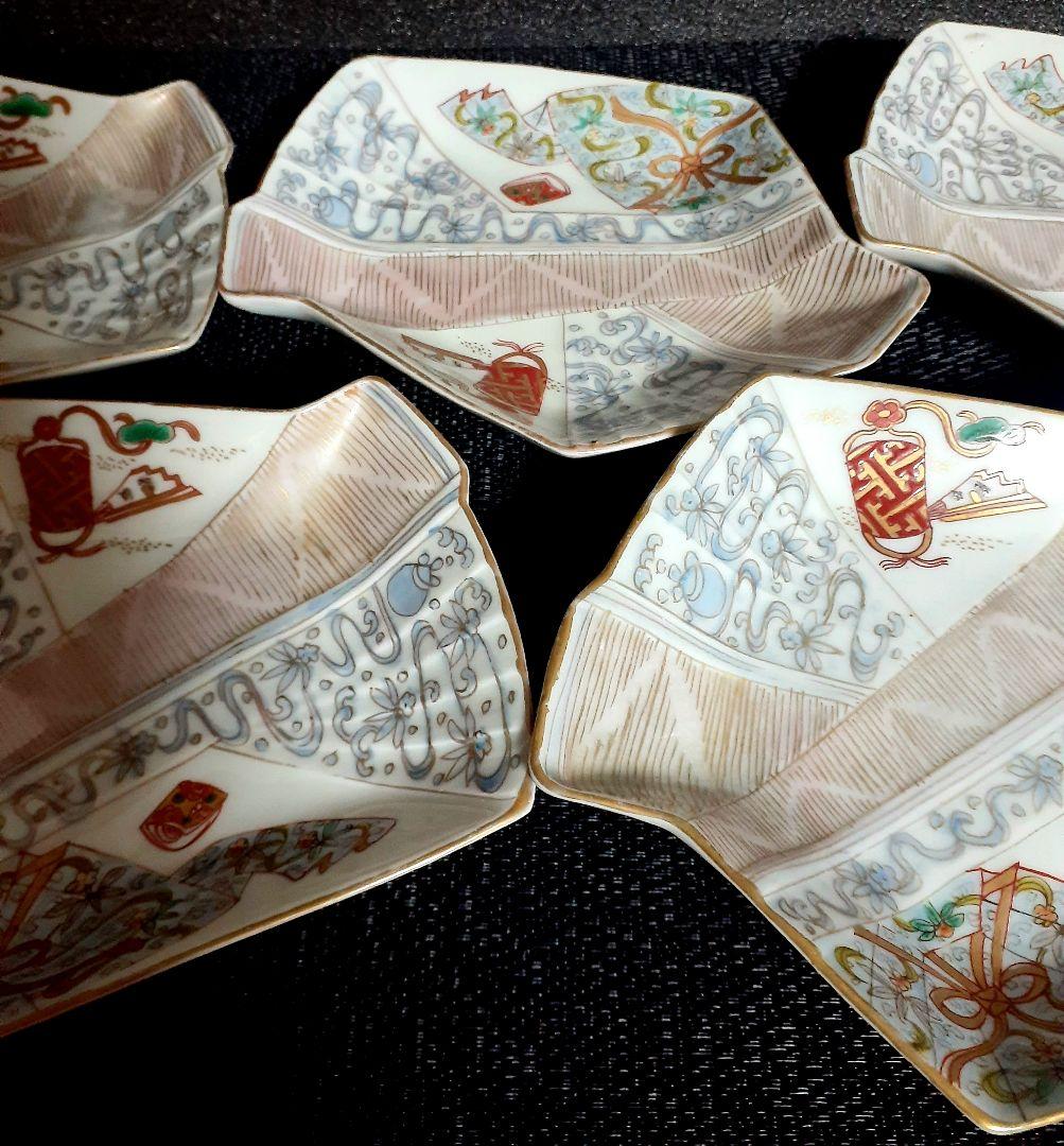 【最上作品❗️】江戸後期　古伊万里　錦手　折紙型　竜田川に印籠に衣装の図皿　5客