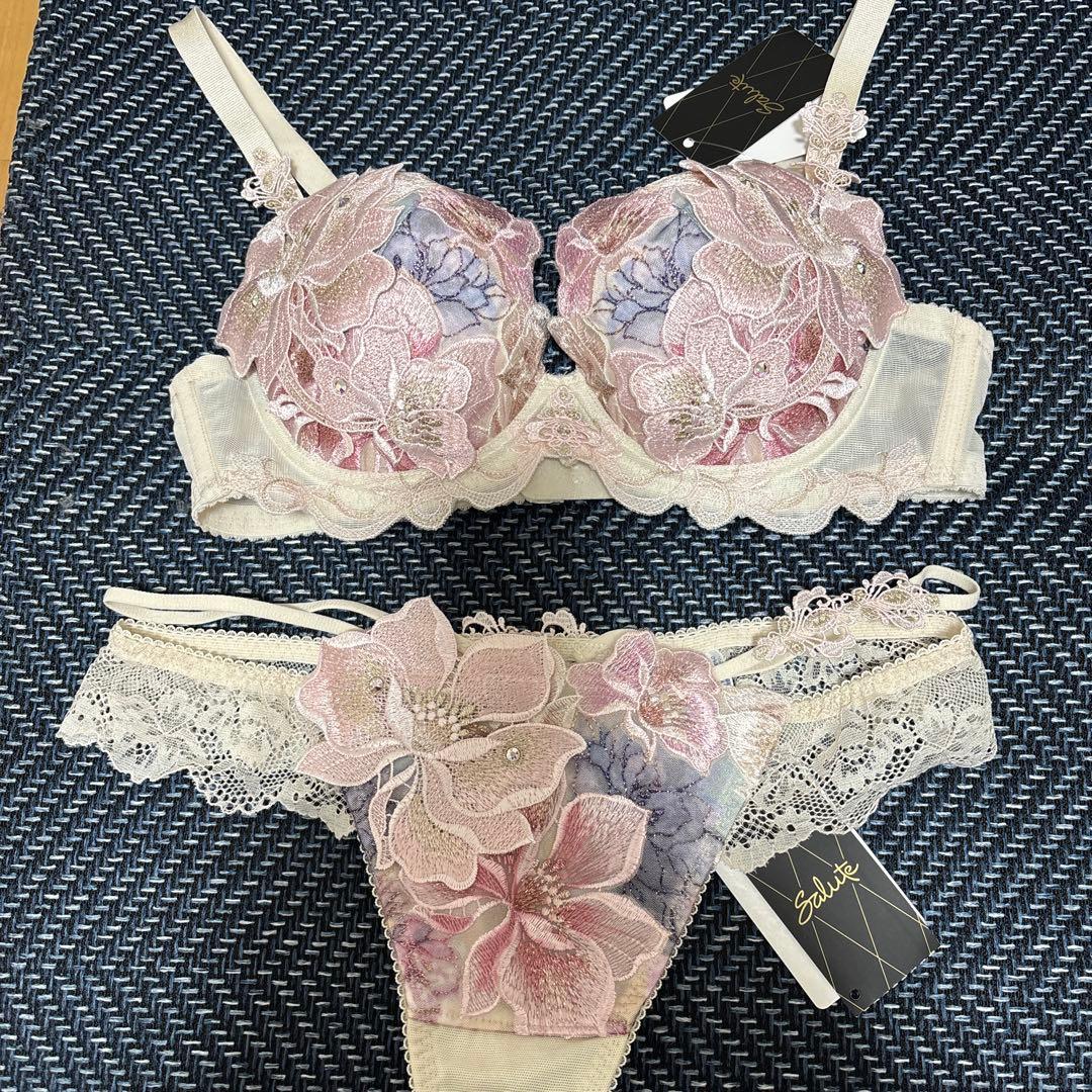 Salute 花柄刺繍 ブラジャーショーツセット
