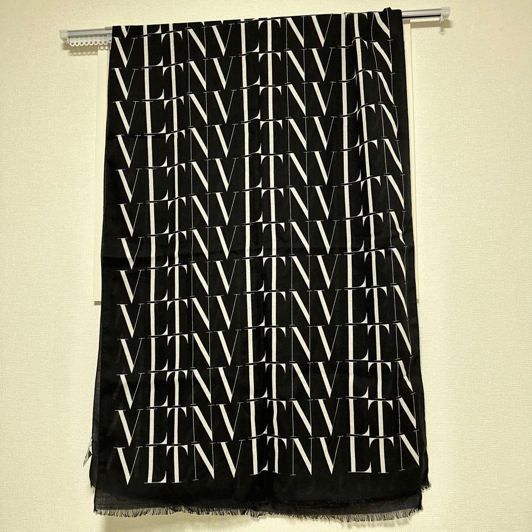 VALENTINO ロゴパターン ブラックストール