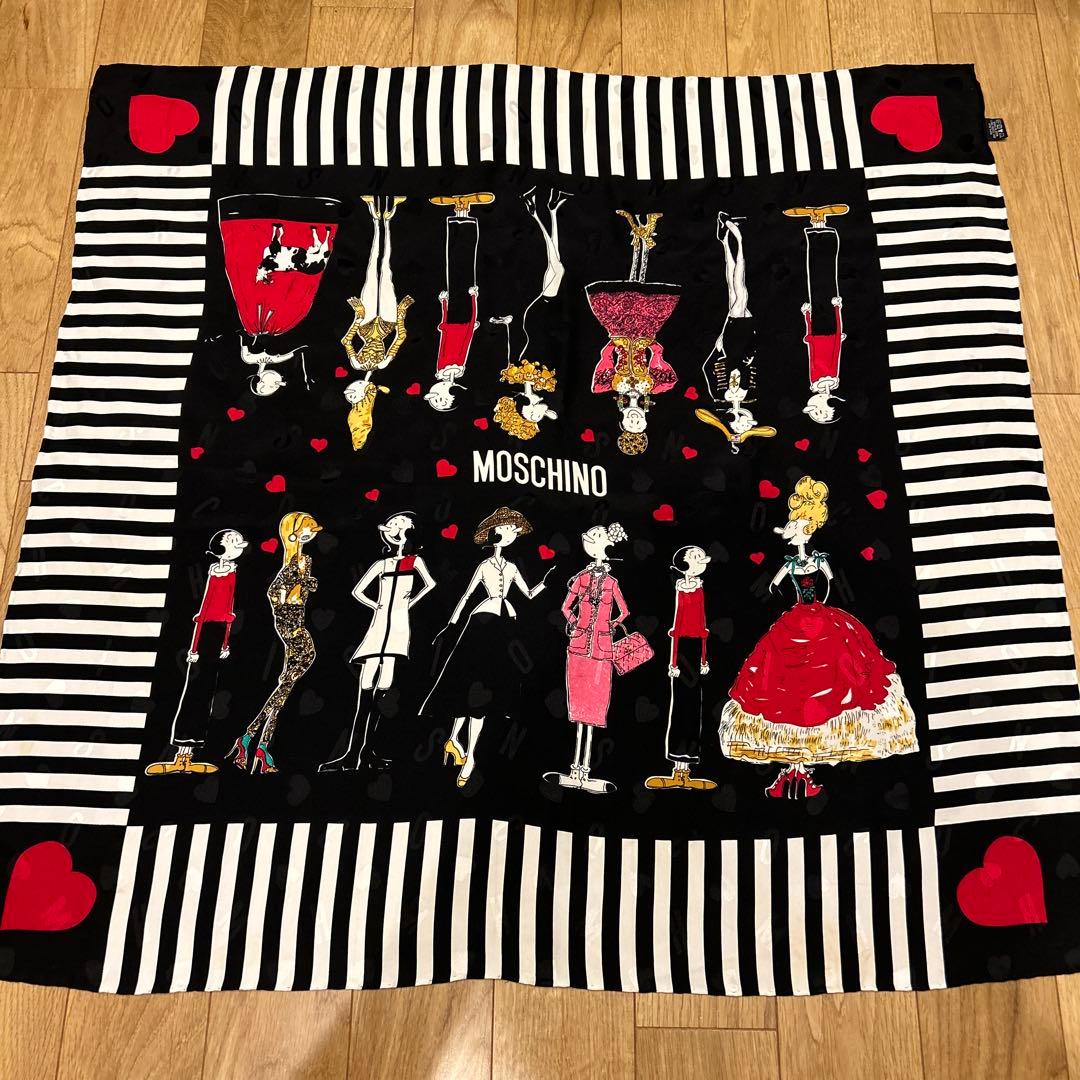 松本でございます。MOSCHINO ファッションハンカチ ストライプ