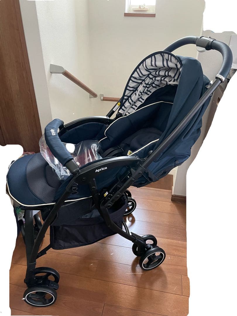 【新品・未使用】Aprica ラクーナ クッションAB／ネイビー系