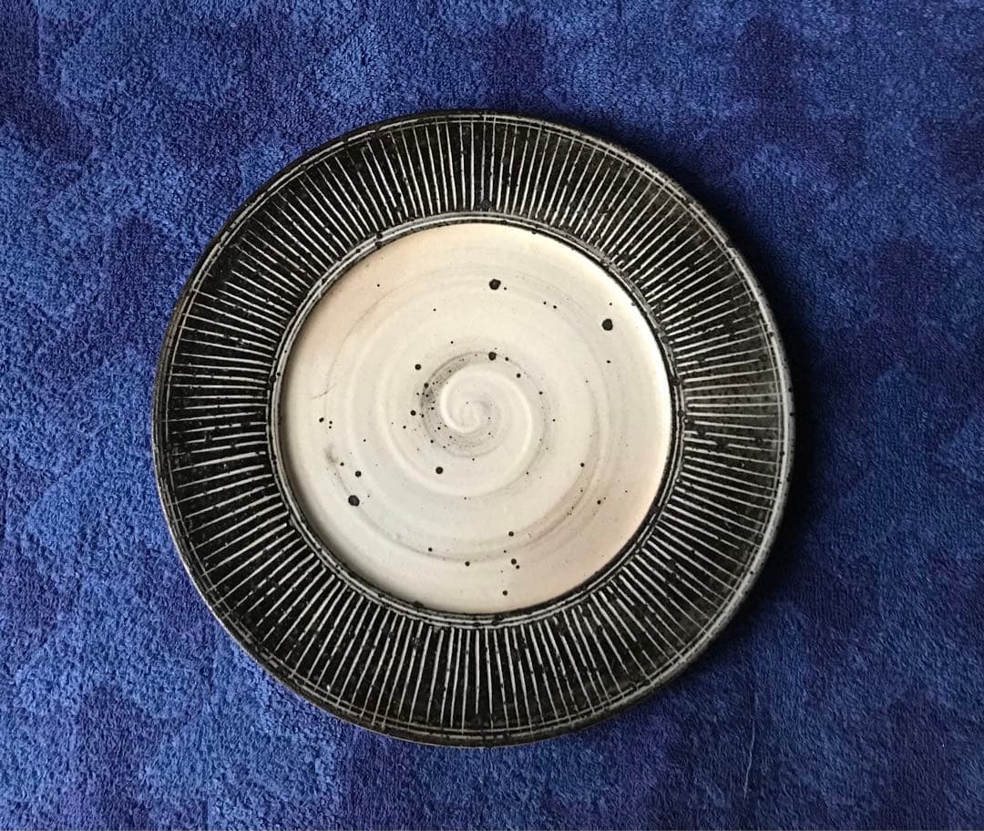 中里太亀　皿(隆太窯)