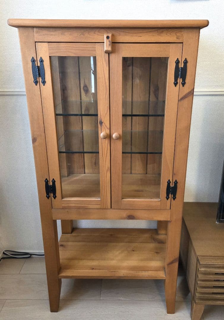 パイン材ガラス扉キャビネット