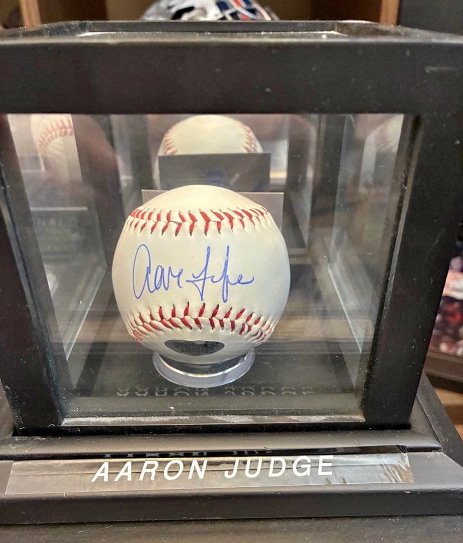 アーロンジャッジ　サインボール