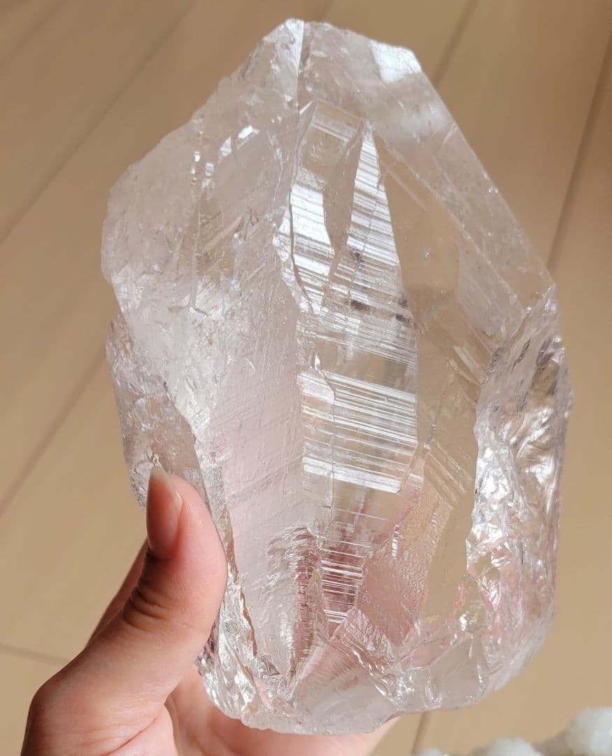 ！！月末限定価格！！ヒマラヤマニハール水晶1.04Kg虹入り