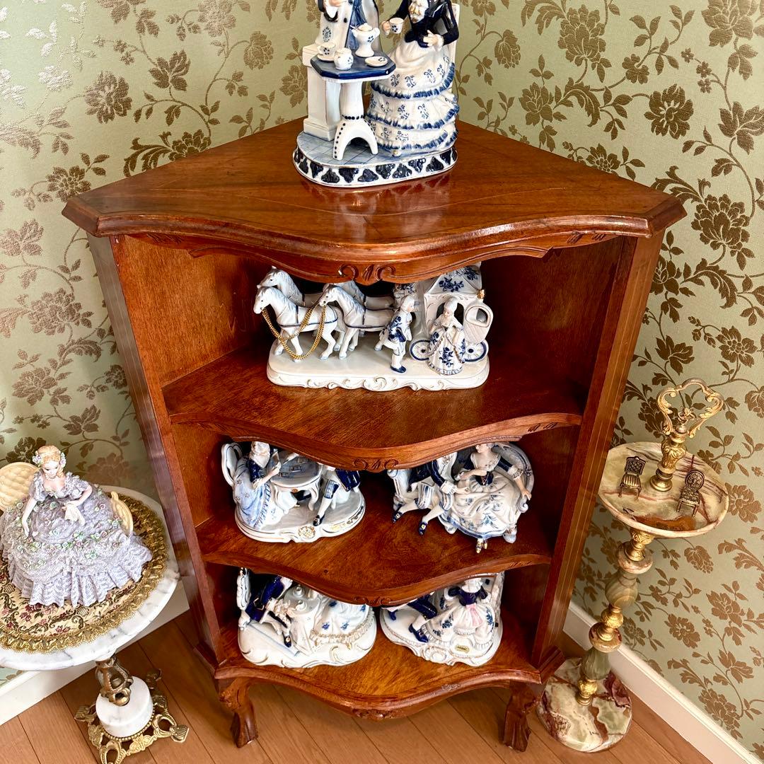 カモミール様 ご購入☆イタリア アンティーク 猫足 3段 飾り棚(レース付き)