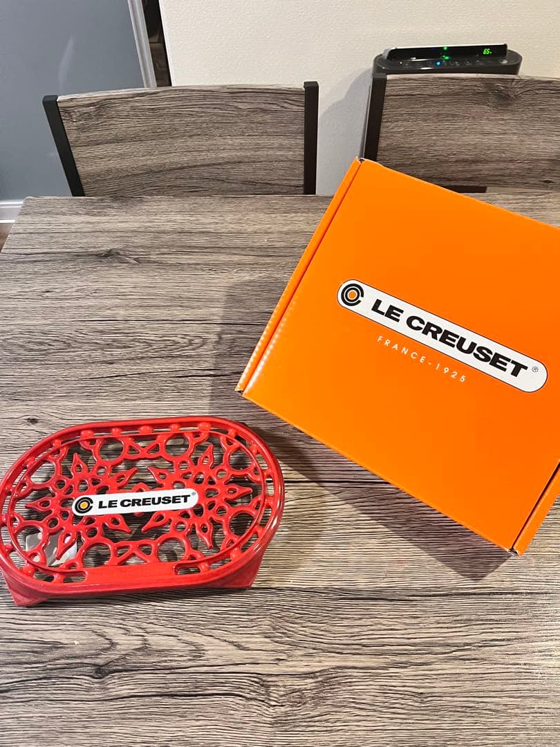 【2000円値下げ】【未使用】LE CREUSET 鍋敷き レッド 鋳鉄製