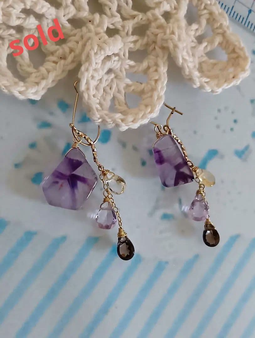 489/14kgfトラピッチェアメジストと宝石質３石のチャーム