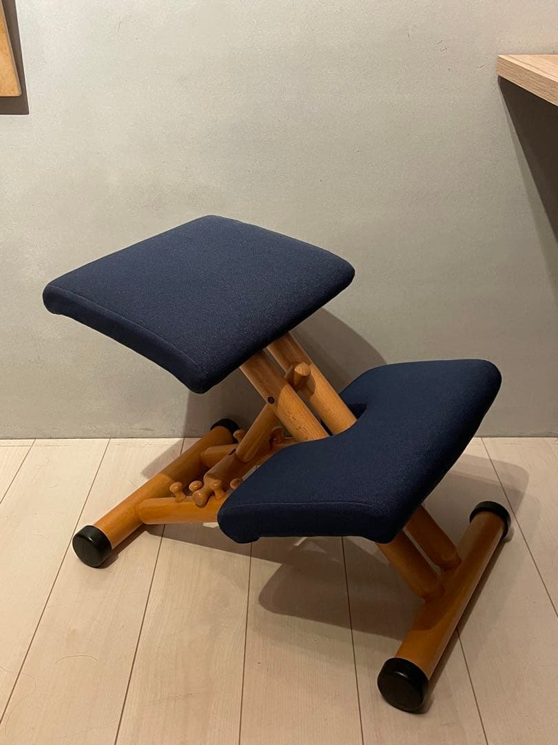 美品　STOKKE ストッケ　バランスチェア　在宅ワーク　腰痛対策　ネイビー