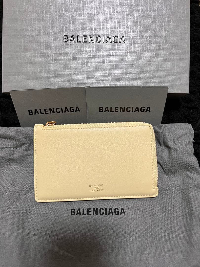 BALENCIAGA パステルイエロー