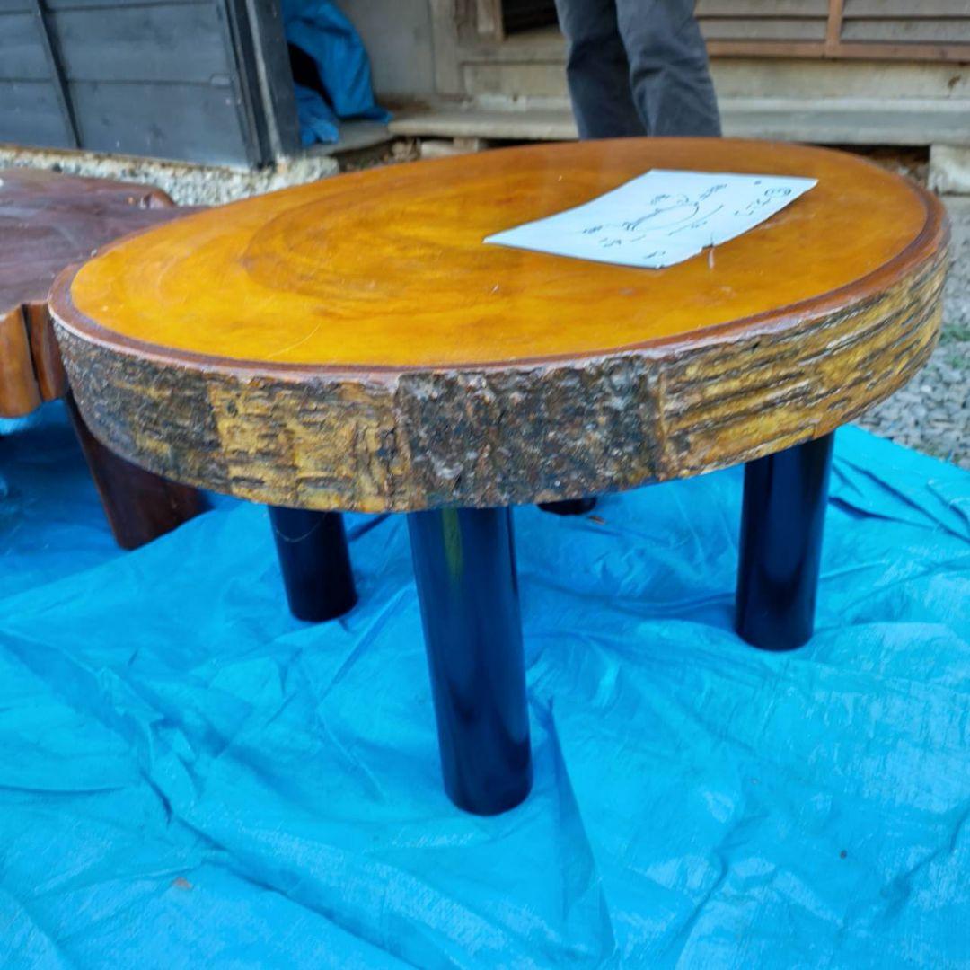 イチイ（一位）の切り株のちゃぶ台です。