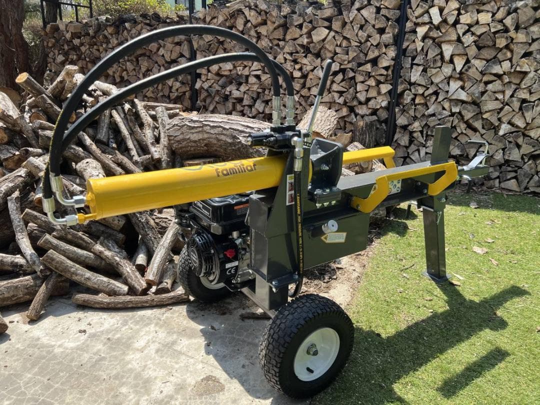 Exect Familiar　完成機体　送料無料　薪割り機19ｔ　６，５馬力