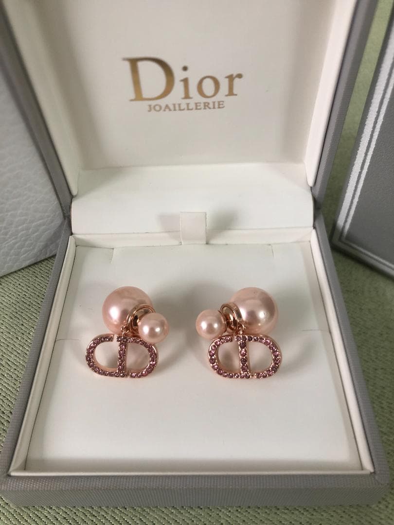 パールピアス　ｃｄロゴ　ピンクゴールド　上品 レディース