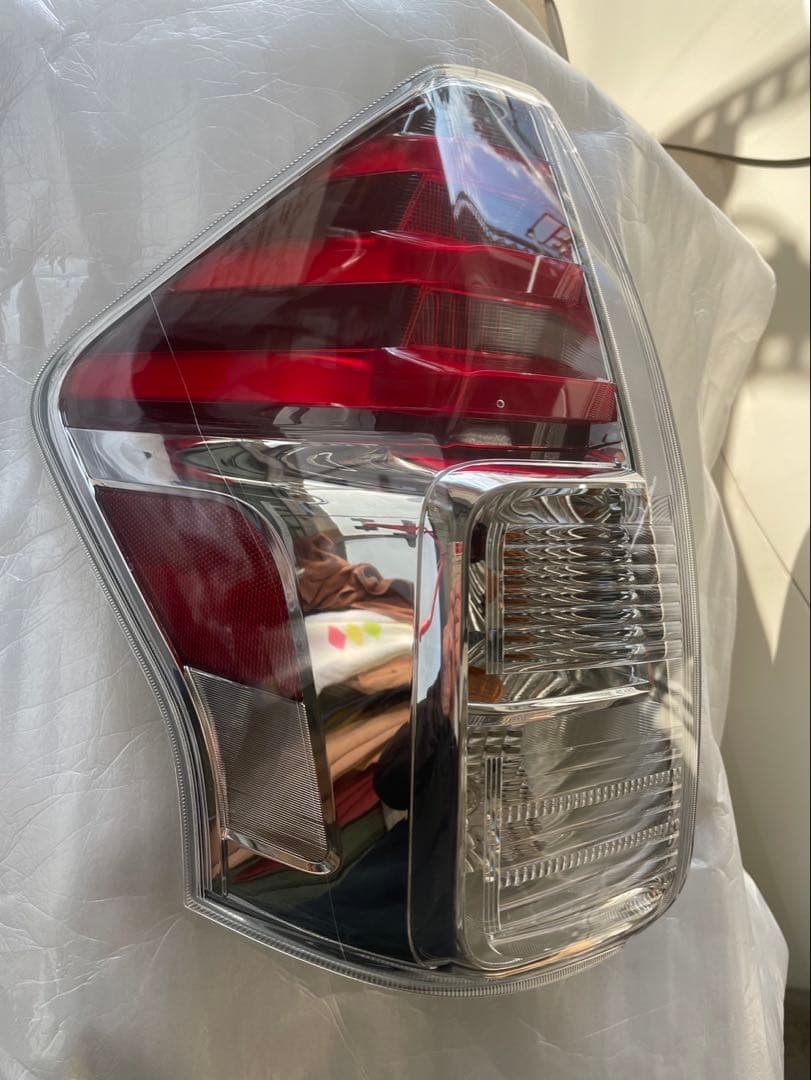 K*i様 純正プリウスα ZVW40W ZVW41Wテールライト左STANLEY