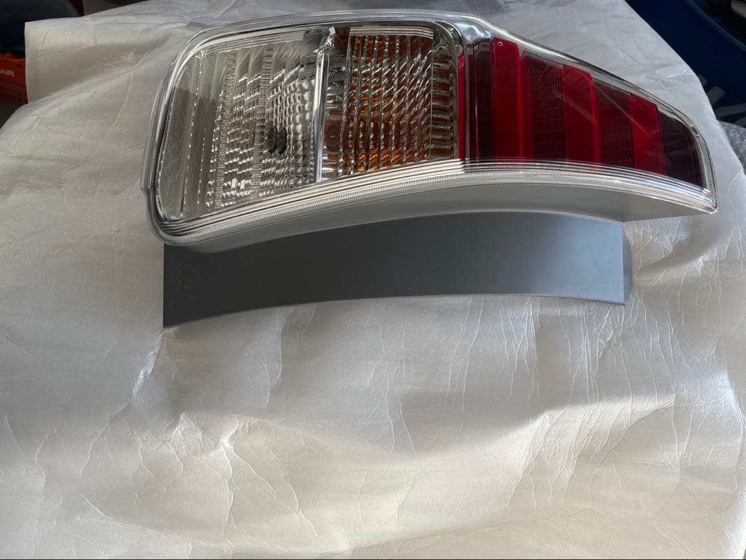 K*i様 純正プリウスα ZVW40W ZVW41Wテールライト左STANLEY
