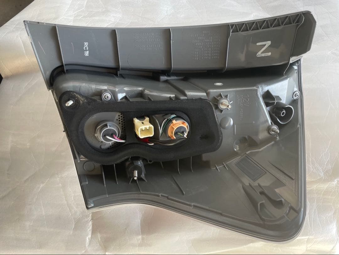 K*i様 純正プリウスα ZVW40W ZVW41Wテールライト左STANLEY