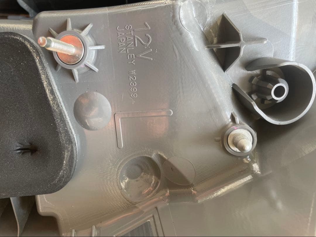 K*i様 純正プリウスα ZVW40W ZVW41Wテールライト左STANLEY