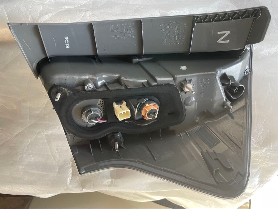 K*i様 純正プリウスα ZVW40W ZVW41Wテールライト左STANLEY