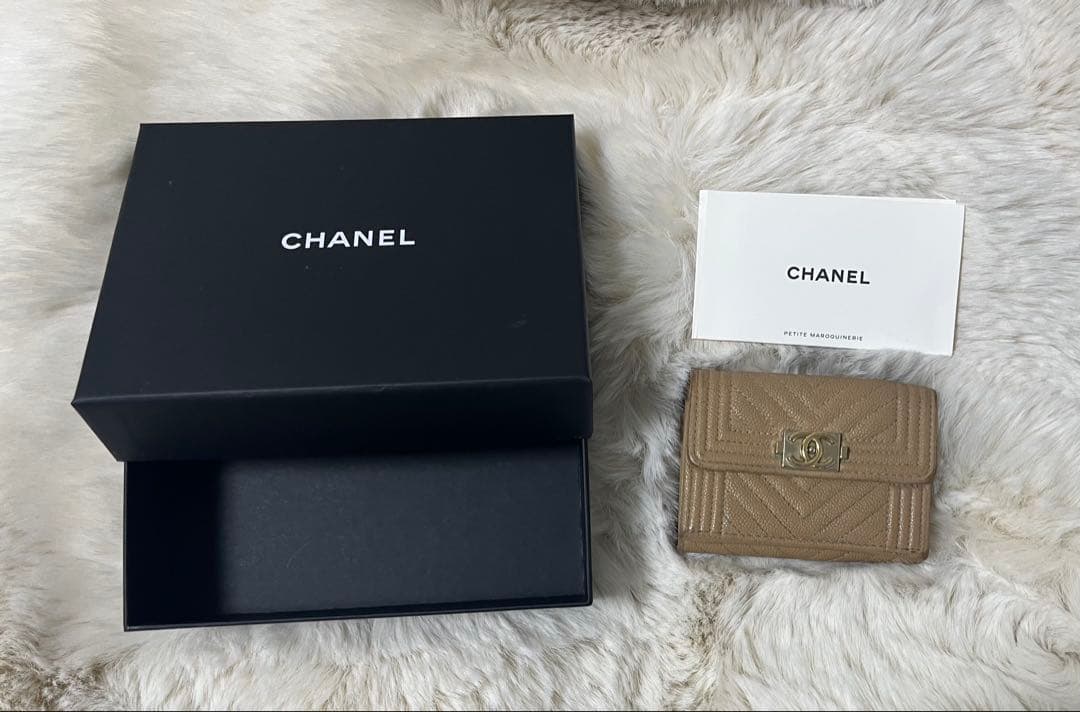 CHANEL ベージュ 三つ折り財布
