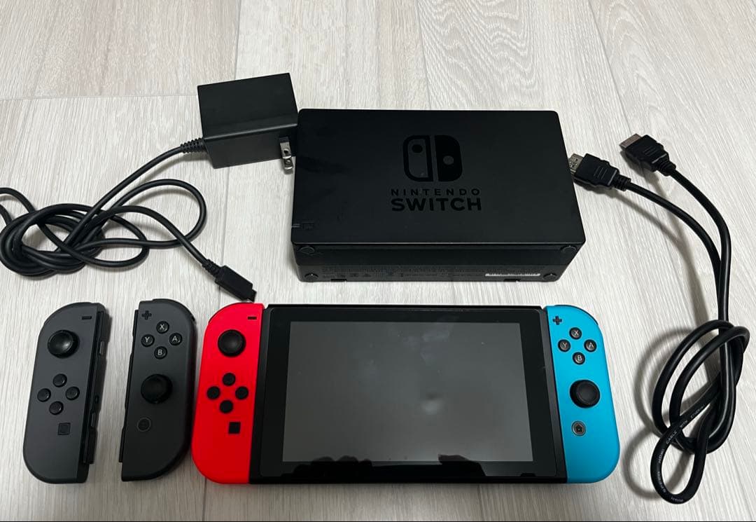 Nintendo Switch 本体 (コントローラー2つ)